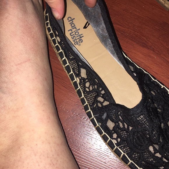 Cute black flats . - Picture 4 of 4